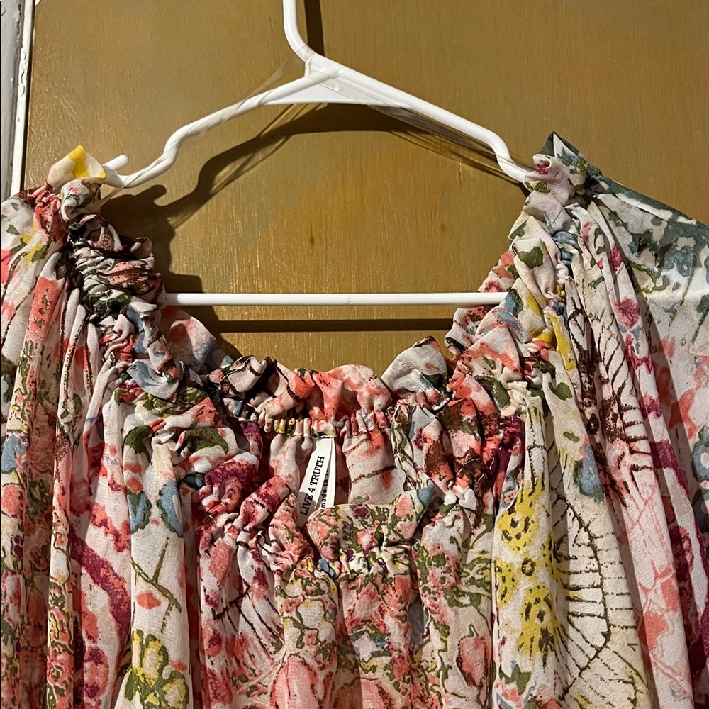 Live 4 Truth Cropped Watercolor Flowy Floral Abstract Blouse - Picture 6 of 11